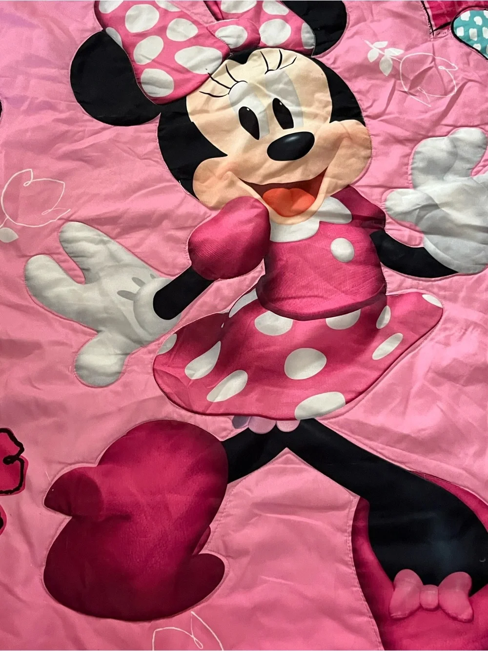 Disney Minnie Mouse Happy Hearts Reversible Crib Comforter Vibrant Pink 40x52